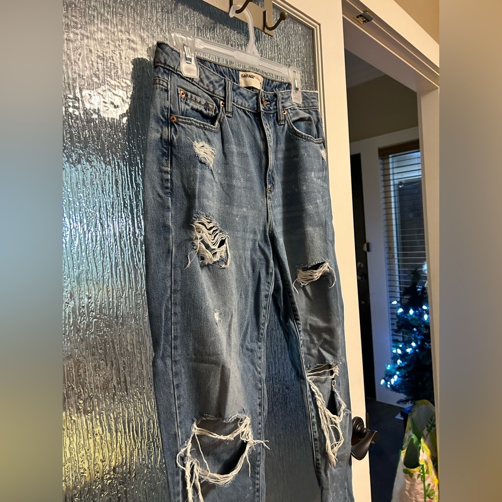 Garage Ripped Mom Jeans - Picture 4 of 4